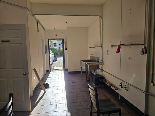 5858 N Lincoln Avenue, Chicago, IL 60659