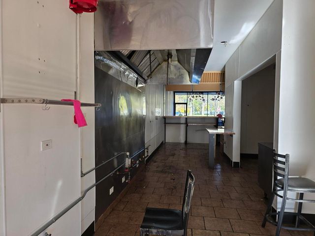 5858 N Lincoln Avenue, Chicago, IL 60659