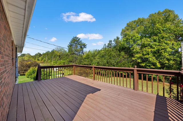 350 Whispering Woods Drive, Irvine, KY 40336