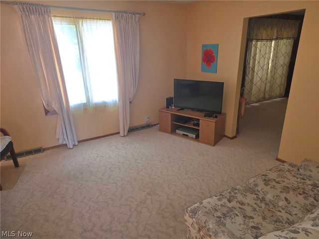 7415 Avon Lane, Chesterland, OH 44026