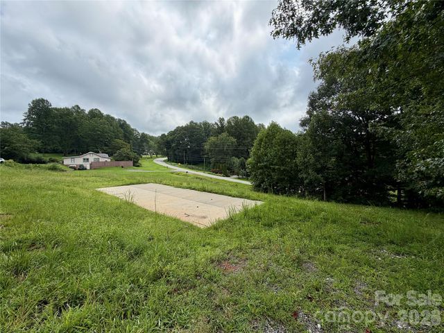196 Beaman Road E, Marion, NC 28752