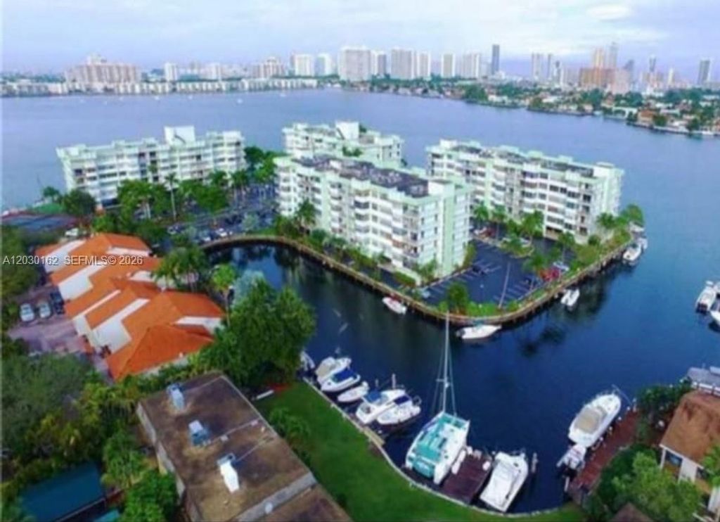 16558 NE 26th Ave 4J, North Miami Beach, FL 33160