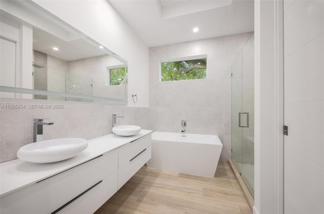 3164 Plaza St, Coconut Grove, FL 33133