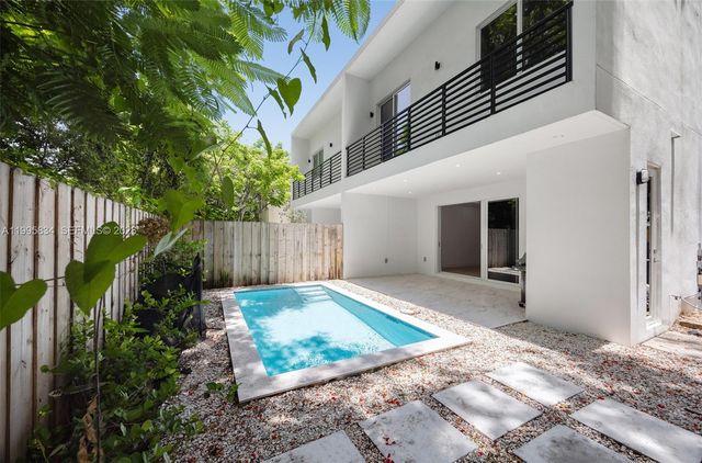 3164 Plaza St, Coconut Grove, FL 33133