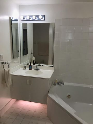 9755 NW 52nd St 421, Doral, FL 33178