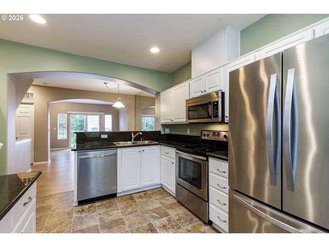 14170 Sw BARROWS Rd 3, Tigard, OR 97223