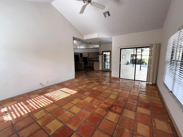 4 Lochwick Road, Palm Beach Gardens, FL 33418