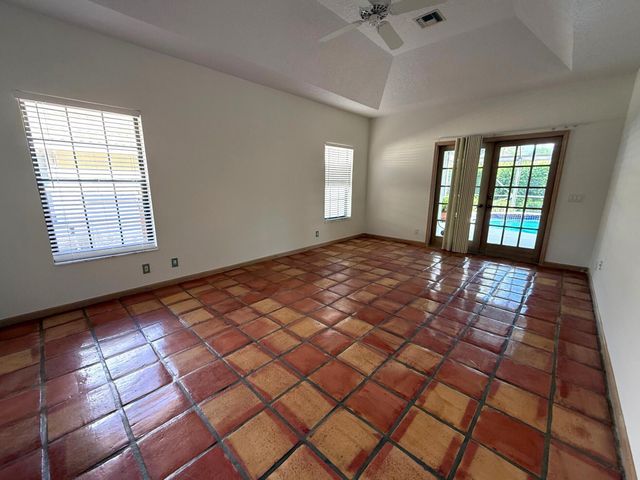 4 Lochwick Road, Palm Beach Gardens, FL 33418