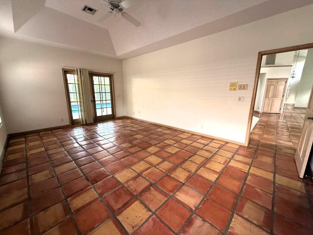 4 Lochwick Road, Palm Beach Gardens, FL 33418