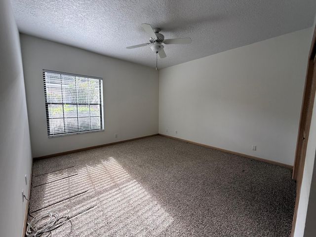 4 Lochwick Road, Palm Beach Gardens, FL 33418