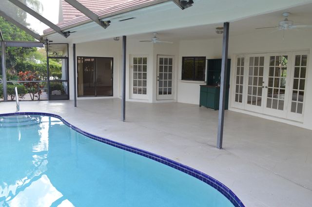 4 Lochwick Road, Palm Beach Gardens, FL 33418