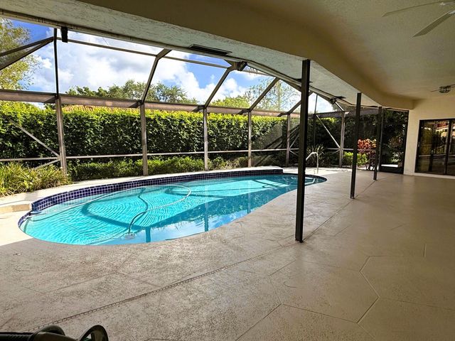 4 Lochwick Road, Palm Beach Gardens, FL 33418