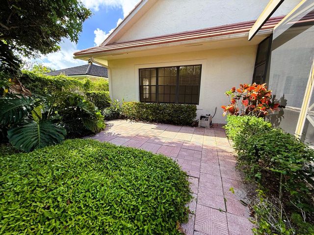 4 Lochwick Road, Palm Beach Gardens, FL 33418