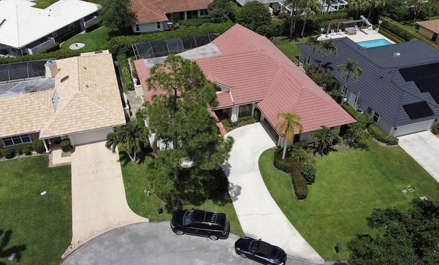 4 Lochwick Road, Palm Beach Gardens, FL 33418