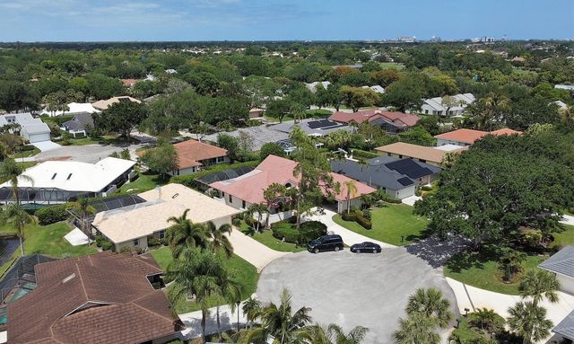 4 Lochwick Road, Palm Beach Gardens, FL 33418