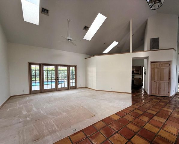 4 Lochwick Road, Palm Beach Gardens, FL 33418