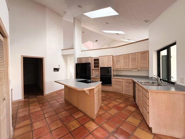 4 Lochwick Road, Palm Beach Gardens, FL 33418