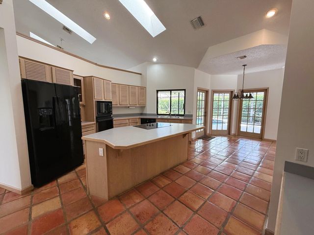4 Lochwick Road, Palm Beach Gardens, FL 33418