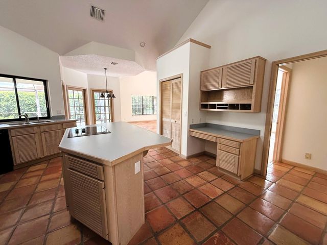 4 Lochwick Road, Palm Beach Gardens, FL 33418