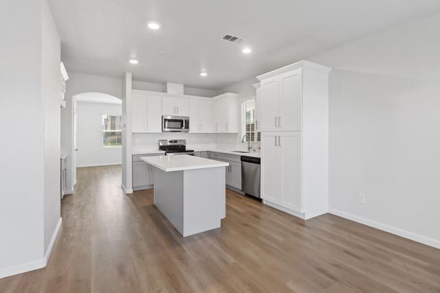 8167 Weeping Willow Ln, Sacramento, CA 95828