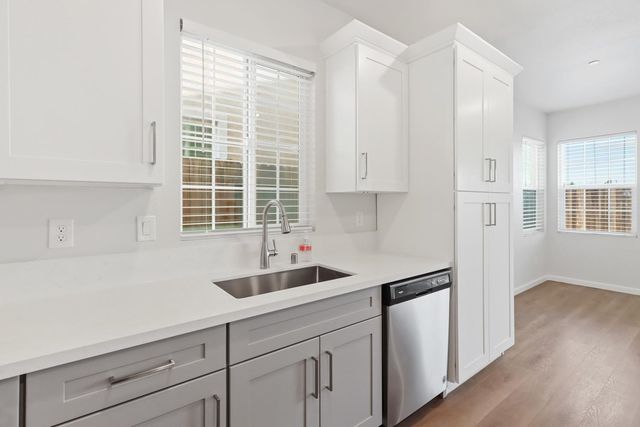 8167 Weeping Willow Ln, Sacramento, CA 95828