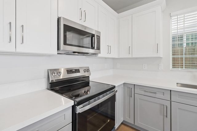 8167 Weeping Willow Ln, Sacramento, CA 95828