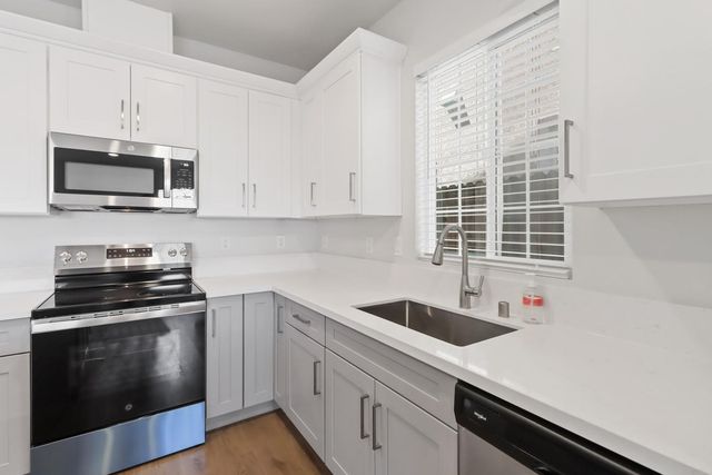 8167 Weeping Willow Ln, Sacramento, CA 95828