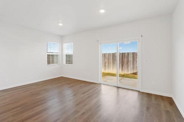 8167 Weeping Willow Ln, Sacramento, CA 95828