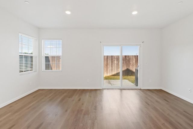 8167 Weeping Willow Ln, Sacramento, CA 95828