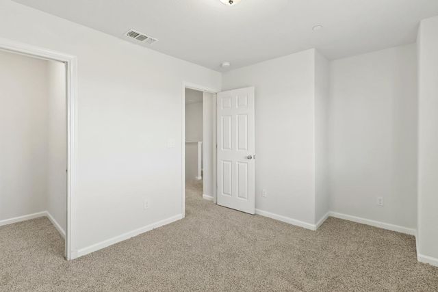 8167 Weeping Willow Ln, Sacramento, CA 95828