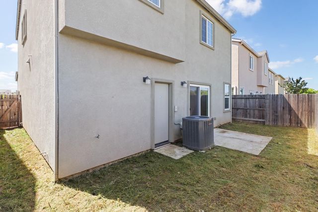 8167 Weeping Willow Ln, Sacramento, CA 95828