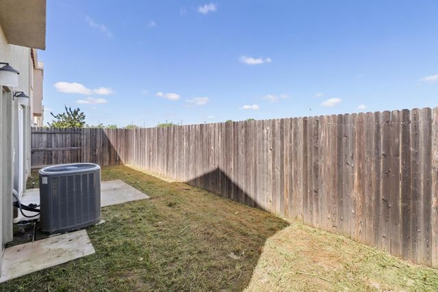 8167 Weeping Willow Ln, Sacramento, CA 95828