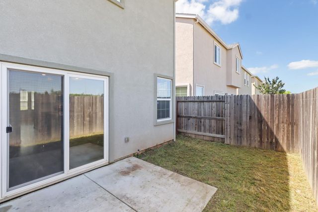 8167 Weeping Willow Ln, Sacramento, CA 95828