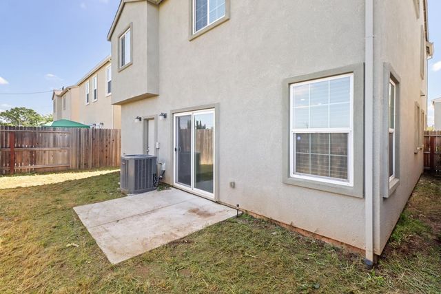 8167 Weeping Willow Ln, Sacramento, CA 95828