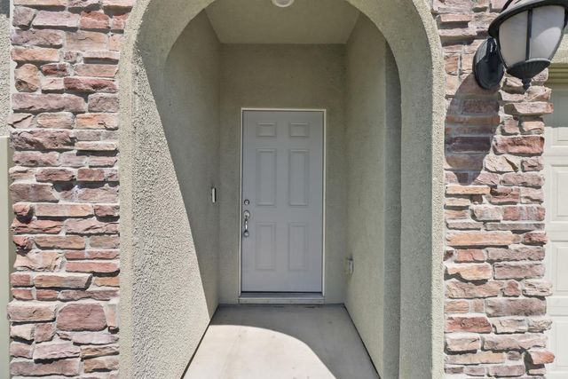 8167 Weeping Willow Ln, Sacramento, CA 95828