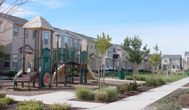 8167 Weeping Willow Ln, Sacramento, CA 95828