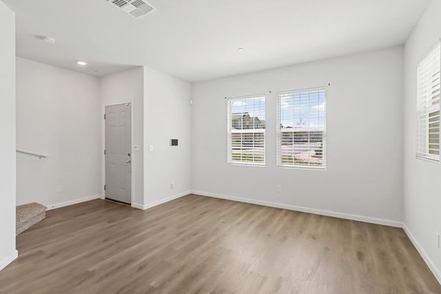 8167 Weeping Willow Ln, Sacramento, CA 95828