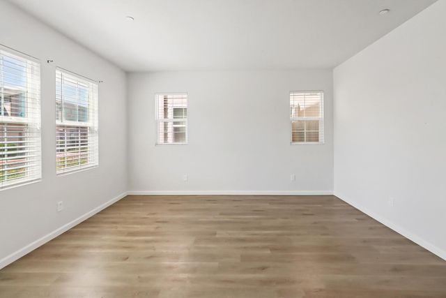 8167 Weeping Willow Ln, Sacramento, CA 95828