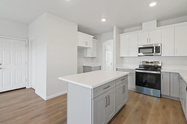 8167 Weeping Willow Ln, Sacramento, CA 95828