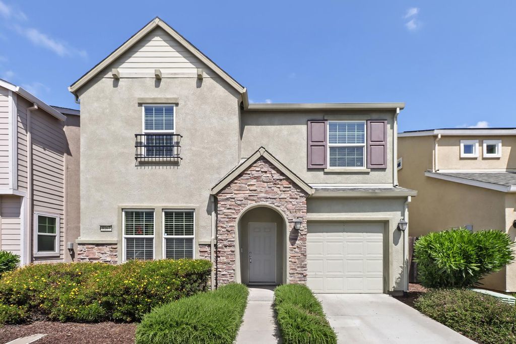 8167 Weeping Willow Ln, Sacramento, CA 95828