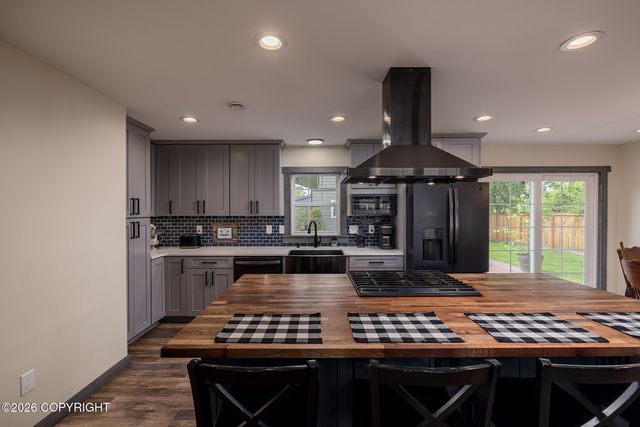 810 Dogwood Street, Anchorage, AK 99501