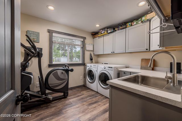 810 Dogwood Street, Anchorage, AK 99501