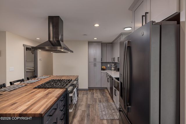810 Dogwood Street, Anchorage, AK 99501
