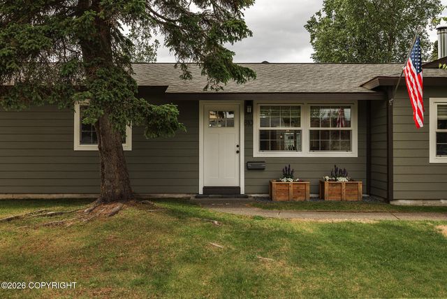 810 Dogwood Street, Anchorage, AK 99501
