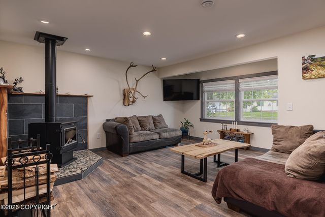 810 Dogwood Street, Anchorage, AK 99501