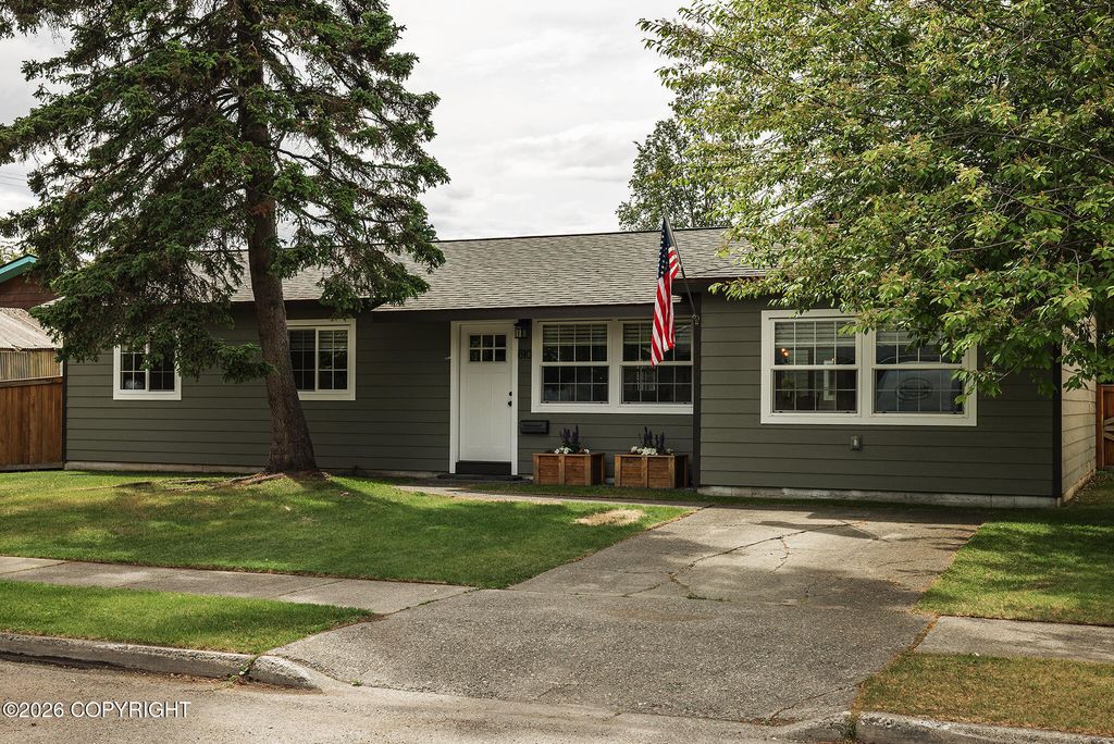 810 Dogwood Street, Anchorage, AK 99501