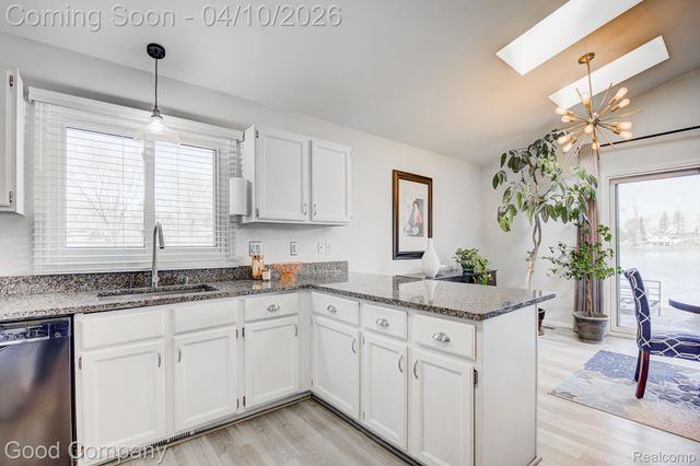 9526 Montgold Avenue, White Lake Charter Township, MI 48386