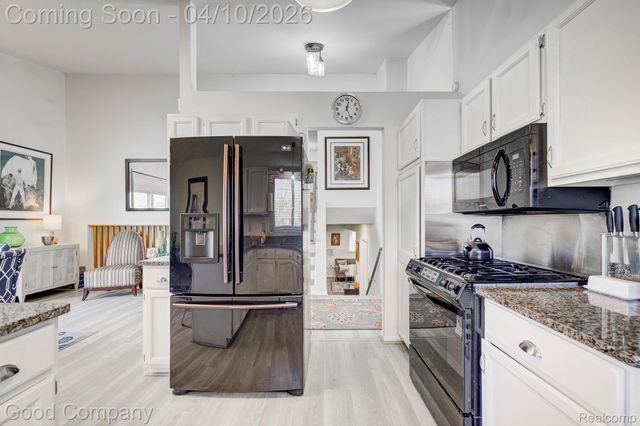 9526 Montgold Avenue, White Lake Charter Township, MI 48386