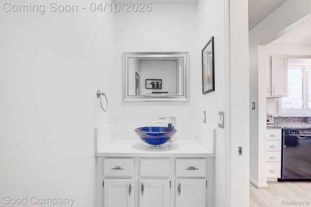 9526 Montgold Avenue, White Lake Charter Township, MI 48386