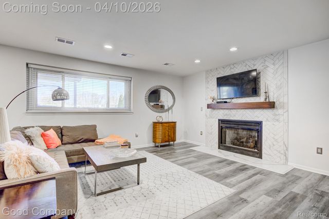 9526 Montgold Avenue, White Lake Charter Township, MI 48386